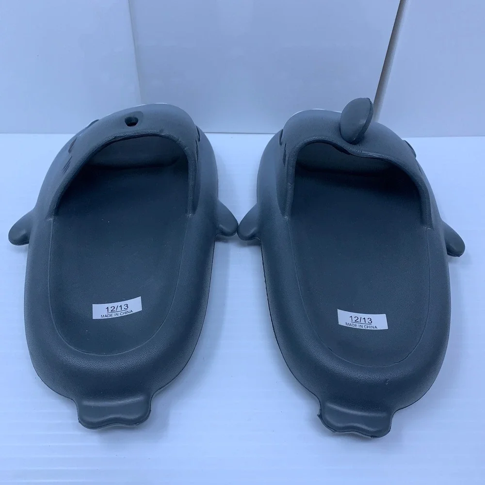 Unbranded Kids 12/13 Gray Shark Fin Open Toe EVA Foam Slide Sandals New